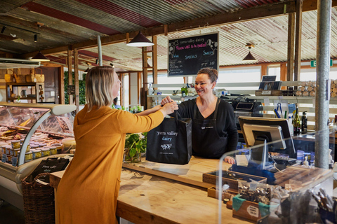 Melbourne: Yarra Valley Wine Bubbles & Kangaroos Tour
