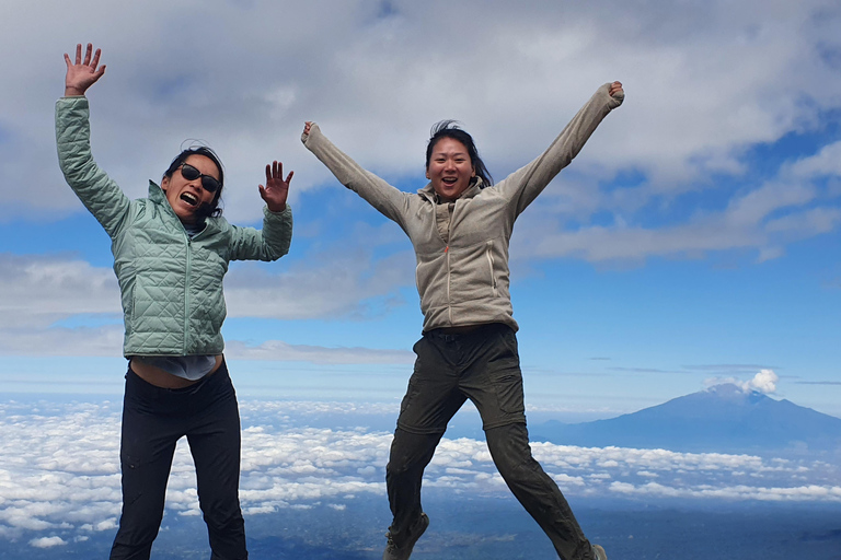 Det bästa 4-dagars vandringspaketet för Mount Meru