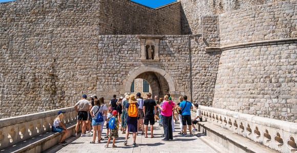 Dubrovnik: War Walls Walking tour and Old Town Opt Pass card