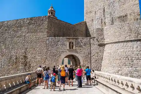 Dubrovnik: Byvandring i den gamle bydel, mure og udsigt over Adriaterhavet