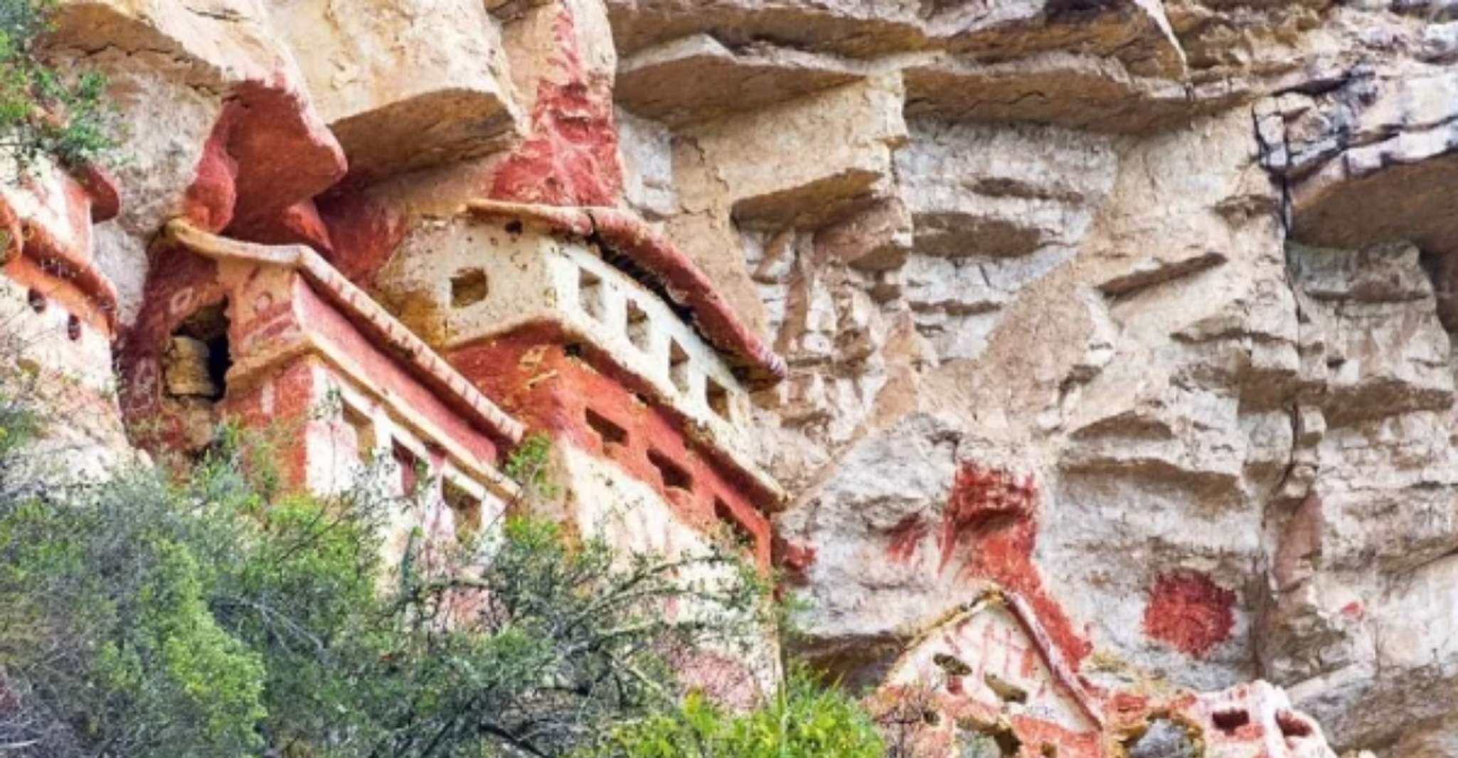 Van Chachapoyas, Mausoleums van Revash - Hizvo