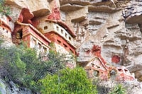 De Chachapoyas, Mausoleums de Revash - Hizvo
