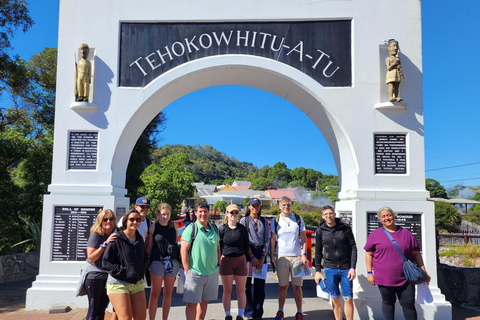 Auckland: Rotorua Living Maori Village Tour w/ Haka & Lunch