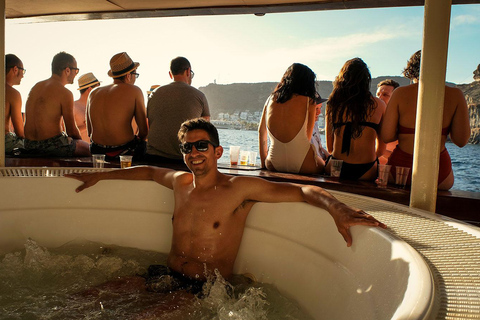 لاس بالماس: قارب الحفلات البركانية