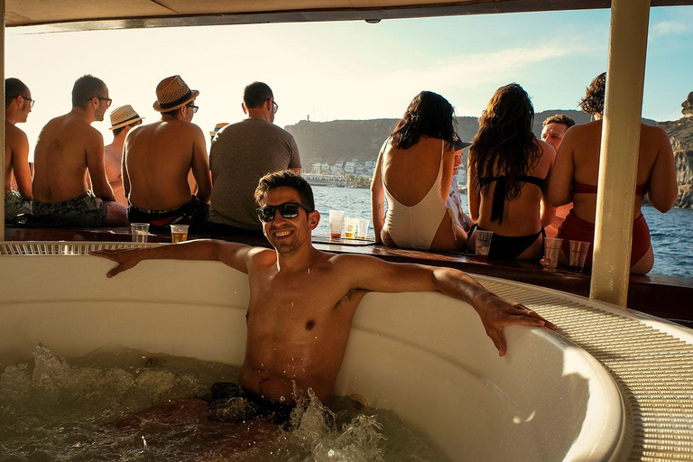 لاس بالماس: قارب الحفلات البركانية