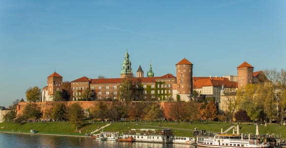 Krakow: Guided Wawel Tour, Lunch, and Vistula River Cruise