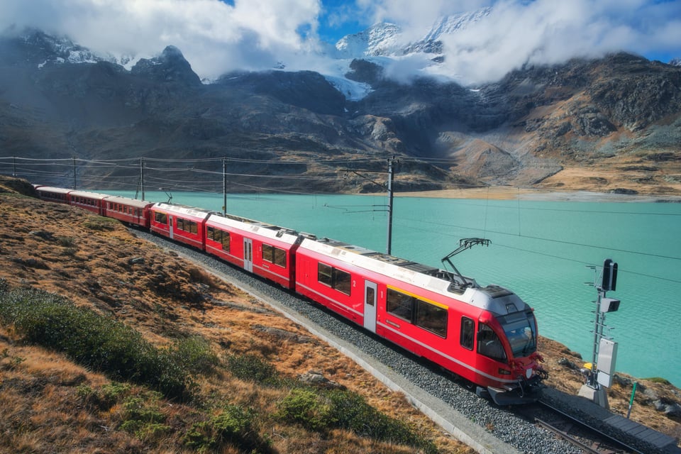 Ab Mailand: Bernina-Zug & Mittagessen auf dem Diavolezza-Gletscher Ab Mailand: ...