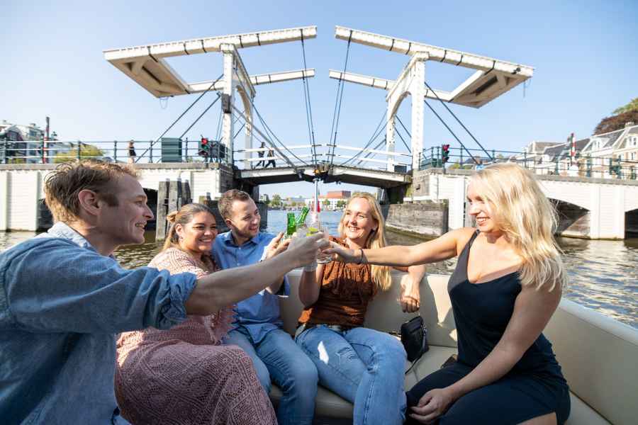 Amsterdam: Bootstour mit Getränken und Knabbereien