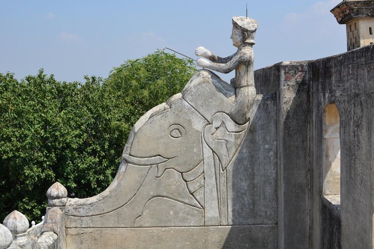 Mandawa Heritage Tour: From Jaipur to Bikaner Drop in 2 Days Private Tour with A/C transport and Dedicated Driver.