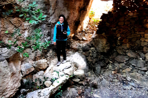 Gozo Ontsluierd: Wandeltocht met gids en boulderen