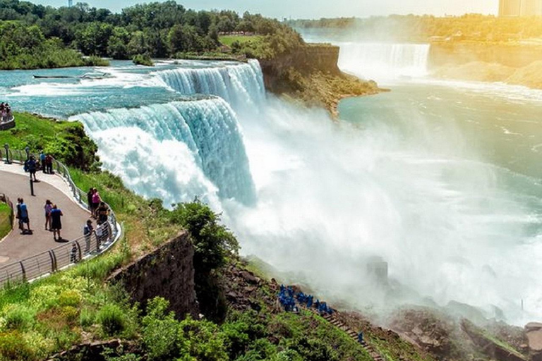 Depuis NYC : Excursion de deux jours aux chutes du Niagara, côté américainSélectionnez l&#039;heure de prise en charge correspondante en fonction de la liste des lieux.