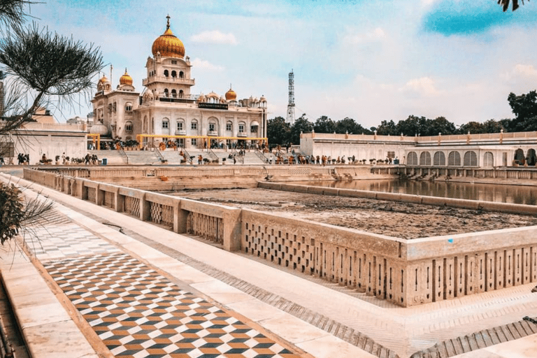 La sacra serenità: Esplorazione spirituale privata a Delhi