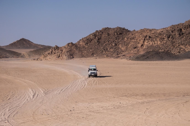 Hurghada: Jeep Safari Adventure z Beduińską kolacją i pokazem