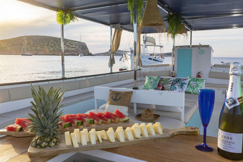 Ibiza : Excursion en bateau privé, Open Bar Tapas et sports nautiques gratuits