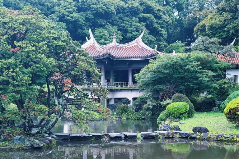 Tokyo: Shinjuku Gyoen Garden Entry & Digital Tea House Guide