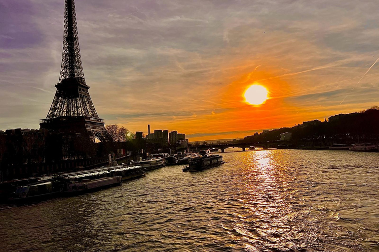 Paris: Night River Cruise On The Seine With Waffle Tasting