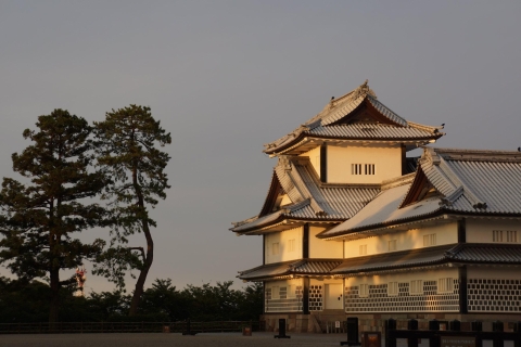 Audio Guide: Kanazawa Castle Park and Kenrokuen Garden Audio Guide: Serene Space of Kenrokuen Garden