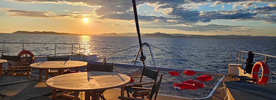 Hyères : Dîner-croisière en catamaran au Fort de Brégançon