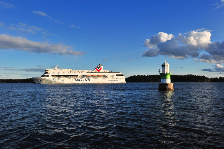 Helsinki: Roundtrip Overnight Cruise to Tallinn with Cabin Deluxe Cabin for 1-2 Guests (Special Breakfast + Minibar)