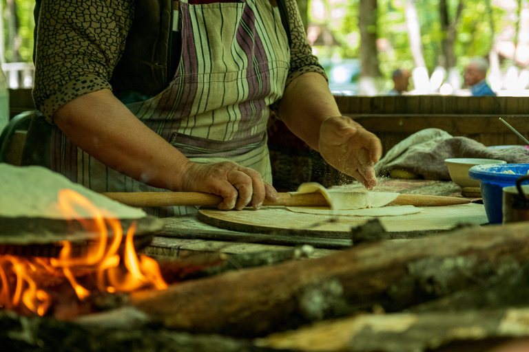 Baku: 7-Day Bazarduzu Peak Trekking Tour with Guide