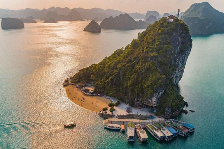 Hanoi: 2-daagse boetiekcruise door Halong Bay met kajakken