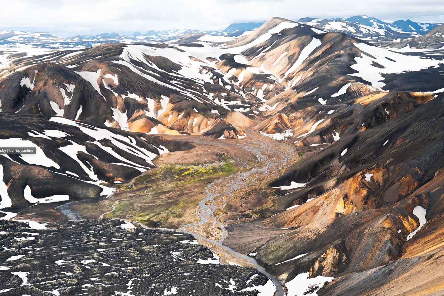 ランドマンナロイガル高地 プライベートスーパージープツアー