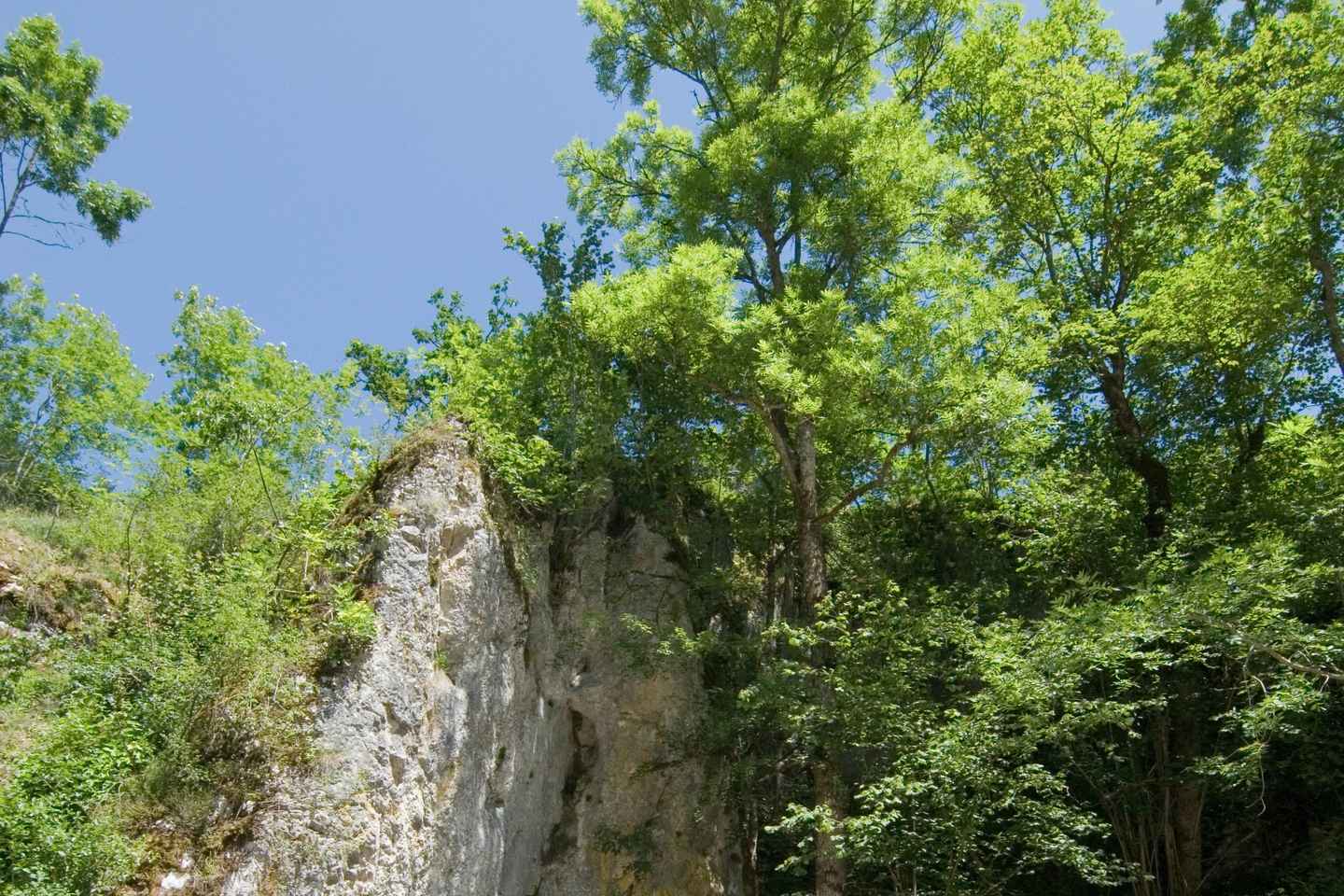 Swabian Jura: Entering the Wimsen Cave by boat