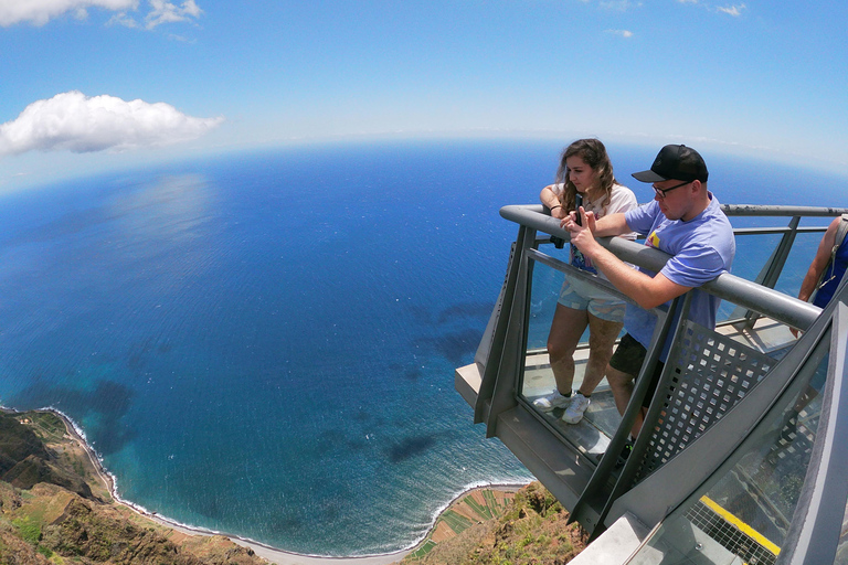 Visite privée des piscines naturelles et des cascades de Porto Moniz