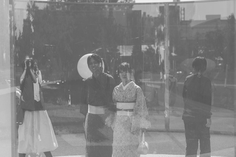 Kanazawa: Private Tour with Photographer and Photoshoot Kanazawa: Private Tour with Photographer - Half Day