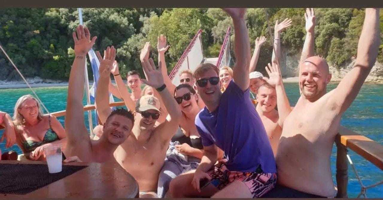 Lefkada: Traditionelles Holzboot mit Mittagessen und Schwimmpausen