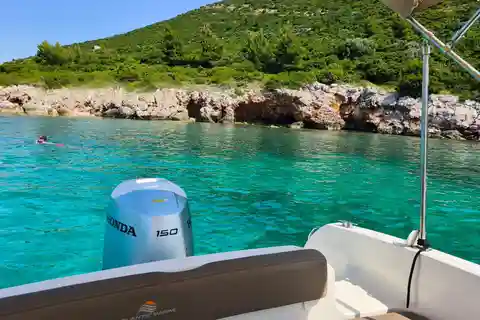 Tour privato in barca alle Elafiti - Visita la Grotta Azzurra e la spiaggia di Sunj