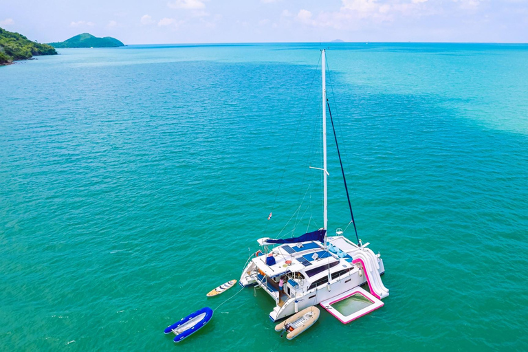 Pattaya: Private Half-Day Boat Trip to Koh Khram or Koh Ped