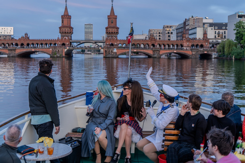 Berlin: 2-Hour Spree Cruise with Drag Queen & Sightseeing