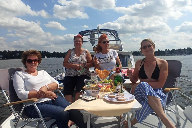 Potsdam: 2-Hour Private Castle Sightseeing Cruise