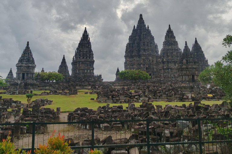 Yogyakarta: Prambanan Temple Guided Tour with Entry Ticket Private Transfer – Prambanan Temple (Multilingual Guide)