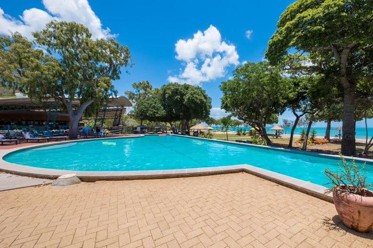 Airlie Beach: Whitsunday Coastal Culture & Pub Tour