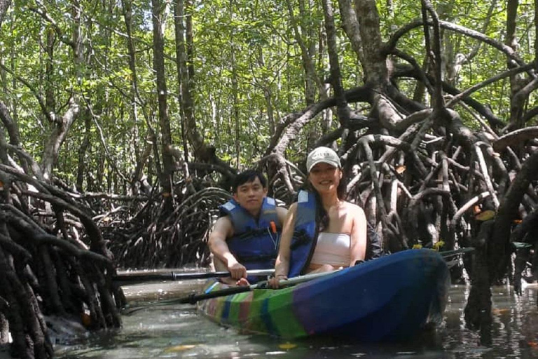 Langkawi: Passeio de caiaque ao pôr do solPasseio duplo de caiaque ao pôr do sol