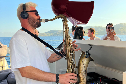 Ibiza: Formentera Sunset Boat Part with Drinks and Food Full Day Pass at Ibiza Boat Club (Early Bird Phase 2)