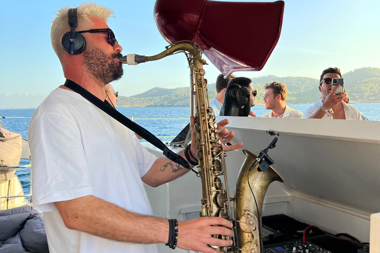 Ibiza: Formentera Sunset Boat Part with Drinks and Food Full Day Pass at Ibiza Boat Club (Early Bird Phase 2)