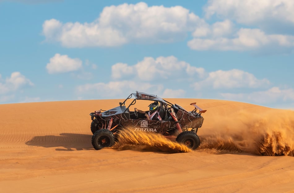 From Dubai: Zerzura Buggy Experience + Private Dinner