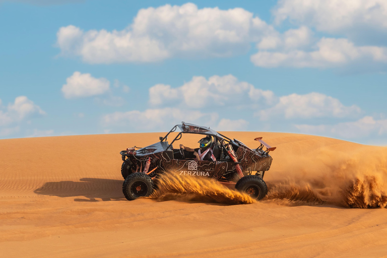 Från Dubai: Zerzura Buggy Experience + Middag i sanddynerna2-sitsig Desert Fox Buggy + Privat middag för alla gäster