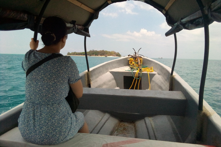 Zanzibar: tour guidato dell'isola prigione con guida localeZanzibar: tour guidato dell'isola prigione con una guida locale