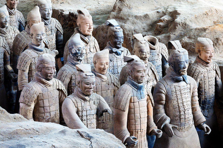 Xi'an: Terracotta Army, City Wall, Pagoda & Family Lunch Private Guided Tour with Lunch and Pickup Anywhere in Xi'an
