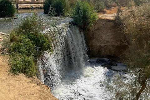 From Cairo: 4x4 Desert Safari, Waterfalls & Magic Lake Shared Tour: Wadi El Rayan, Magic Lake & Lake Qarun, Jeep
