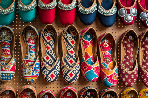 Delhi : expérience de visite guidée shopping avec une experte féminineVisite guidée exclusive d'une jounée complète avec une guide féminine