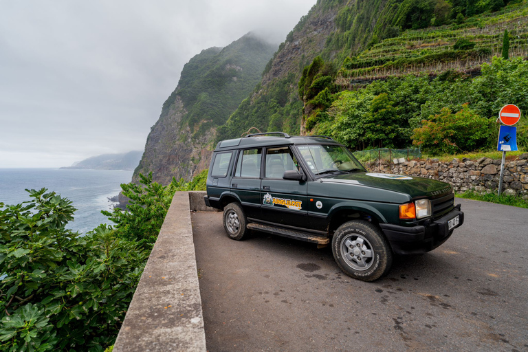 Onthul West-Madeira: 4x4-kliffen, zwembaden en uitzichten4x4 jeeptours van een hele dag op het eiland Madeira