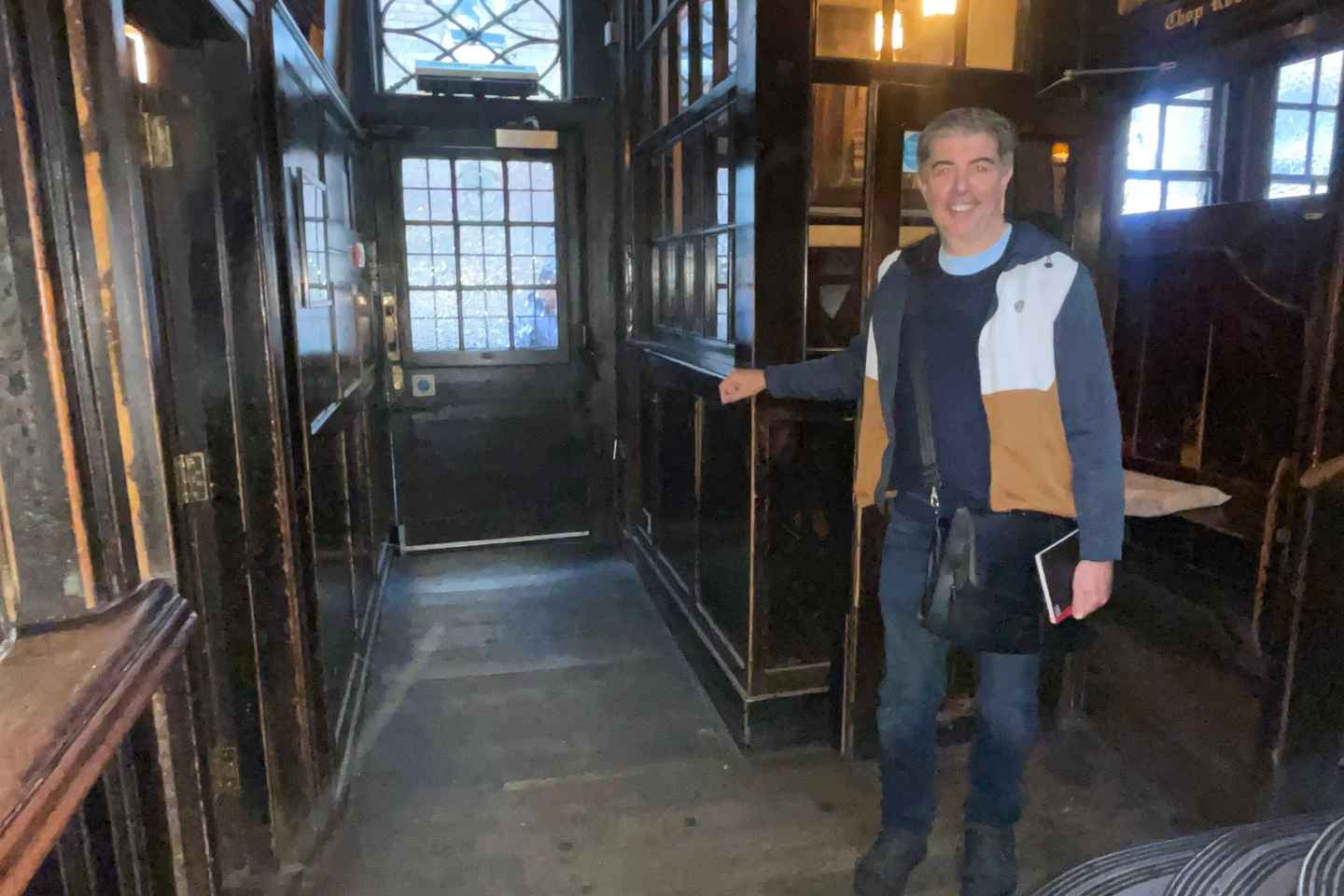 London: Charles Dickens Walking Tour for Small Groups