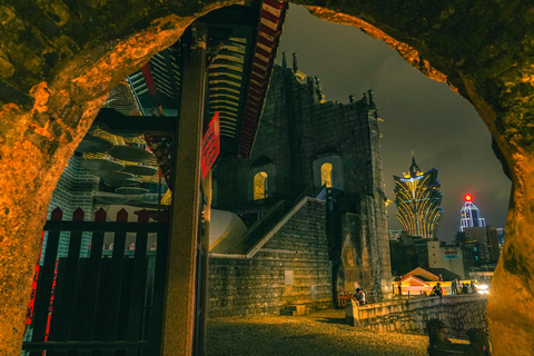 Macau: Old Town Night Tour with Local Guide