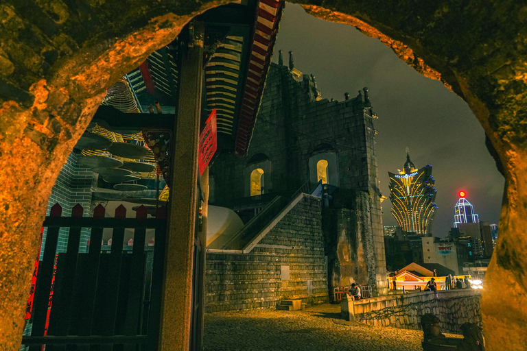 Macau: Old Town Night Tour with Local Guide