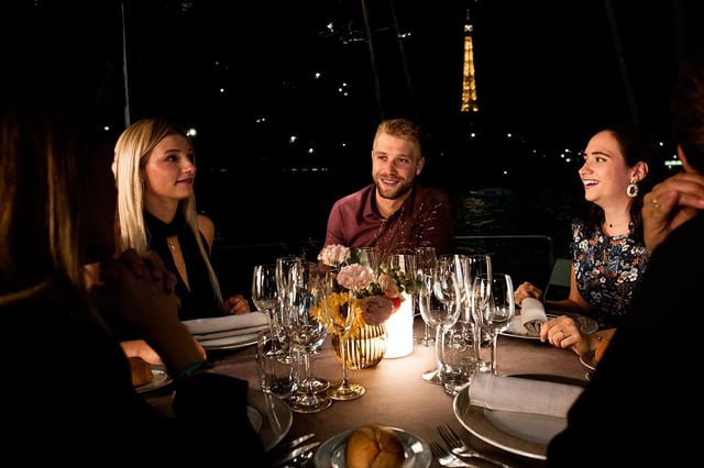 Paris: 5-Gänge-Weihnachtsdinner-Kreuzfahrt auf der Seine